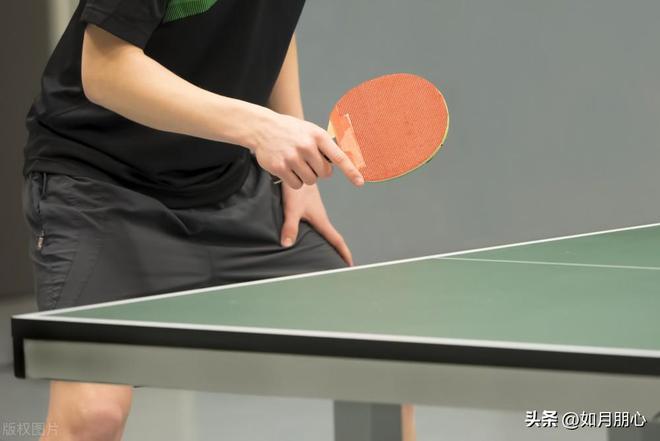 为什么乒乓球运动员不能后仰？