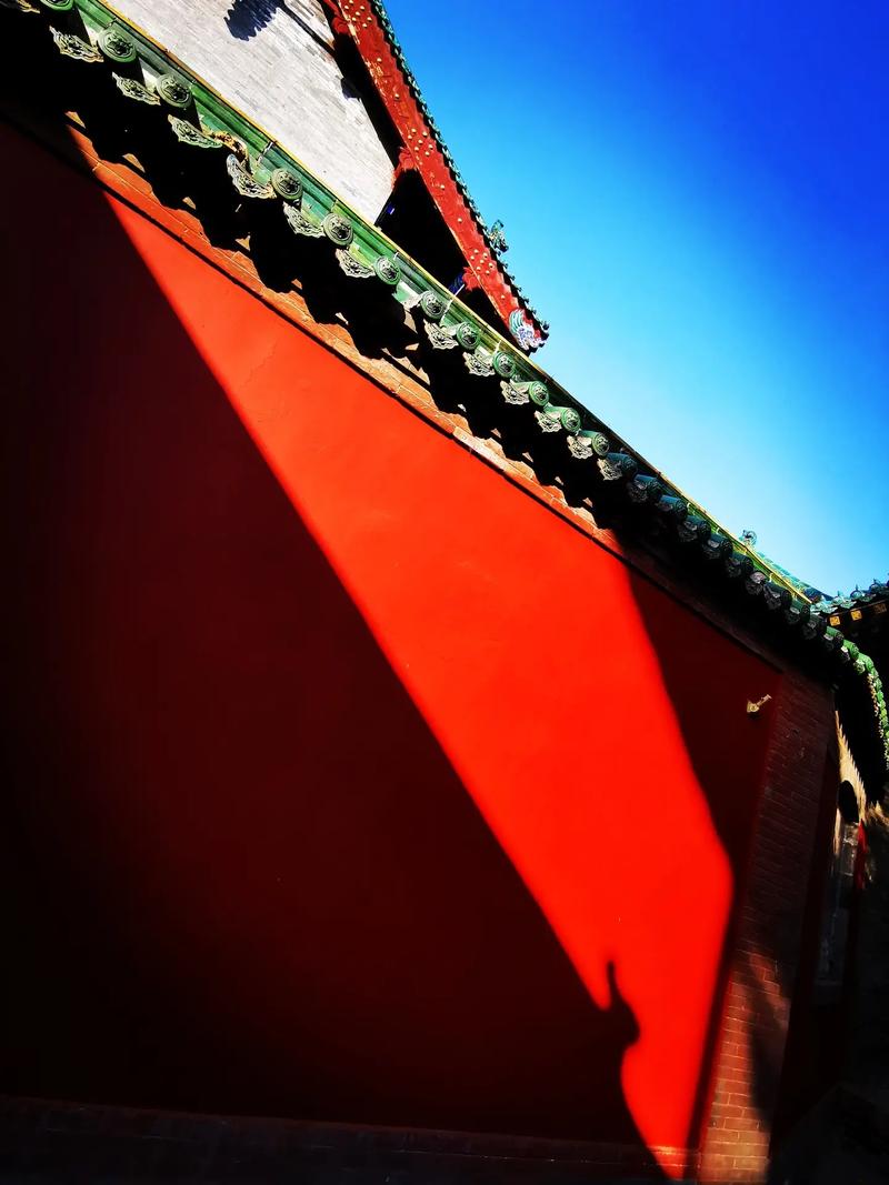 乒乓球场上的小孩