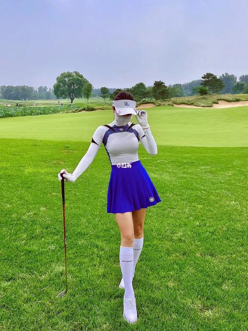 打高尔夫穿裙子合适吗
