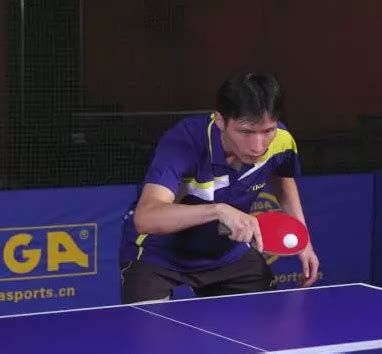 乒乓横拍搓球