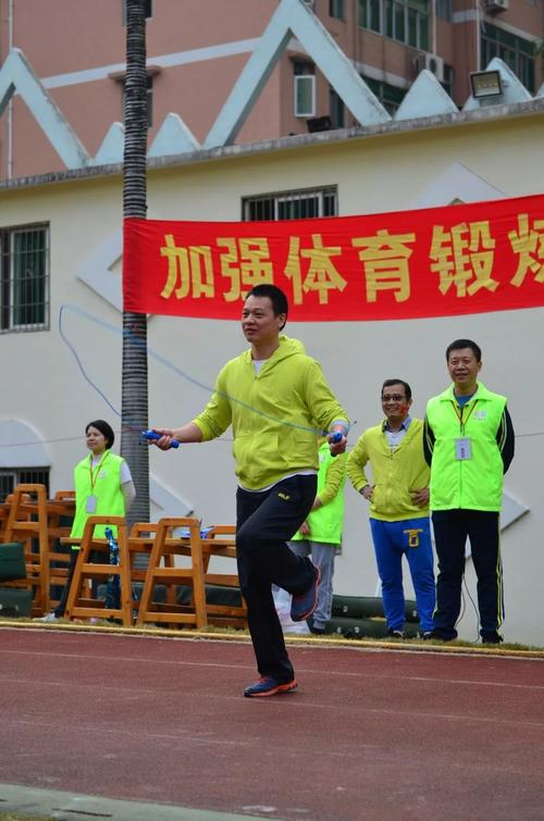 东岳中学体育老师
