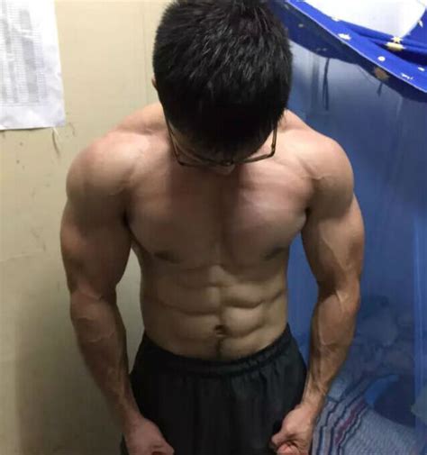 虐训火爆体院健美青年