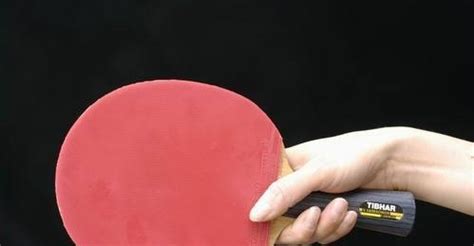 乒乓球右手持拍右脚怎么放
