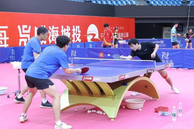乒乓球运动员打封闭针