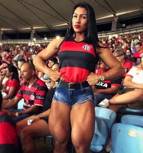 健美比赛美女主持人