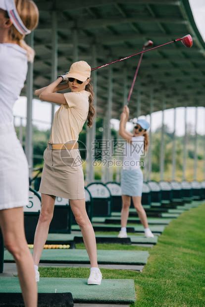 为什么越来越多的女明星开始打高尔夫球?